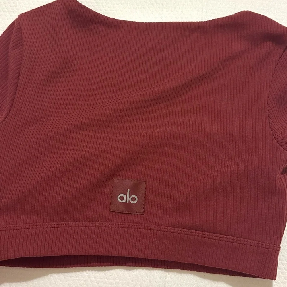 NWOT💕 Alo Yoga Blissful Henley Bra Top - Cranberry XS